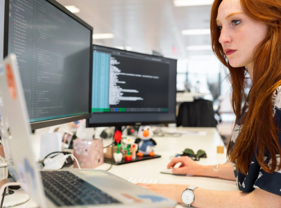 白鯨外貿(mào)網(wǎng)站建設(shè)為您分享：app和小程序的區(qū)別有哪些？