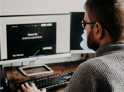 白鯨外貿(mào)網(wǎng)站建設(shè)為您分享：如果想要自己開發(fā)套軟件，需要了解哪些？